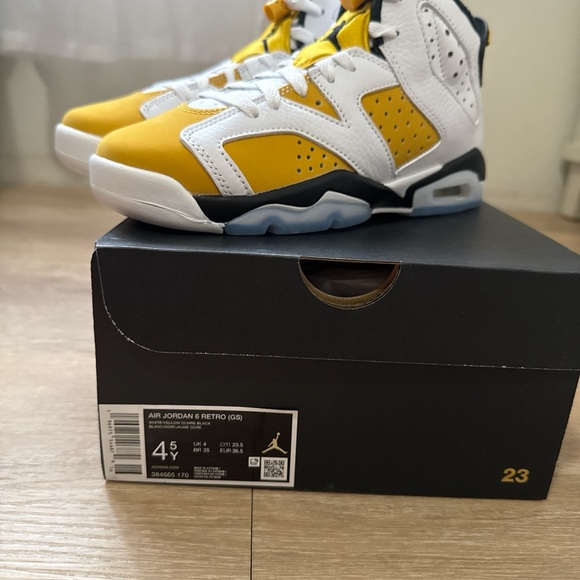 Nike Air Jordan 6 Retro “Ochre” trainers in yellow and white - Picture 3 of 4